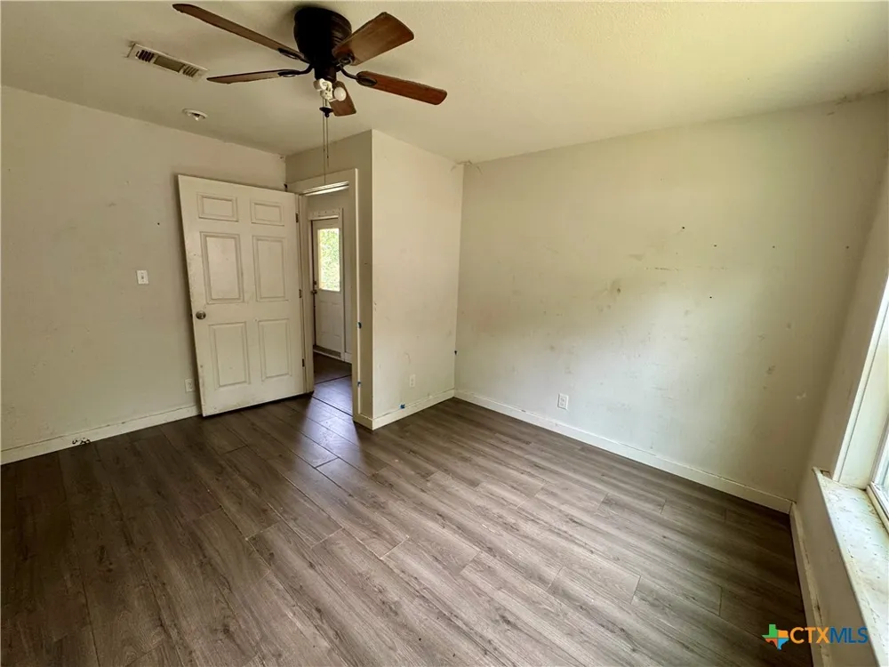708 Sheffield Avenue Llano, TX 78643