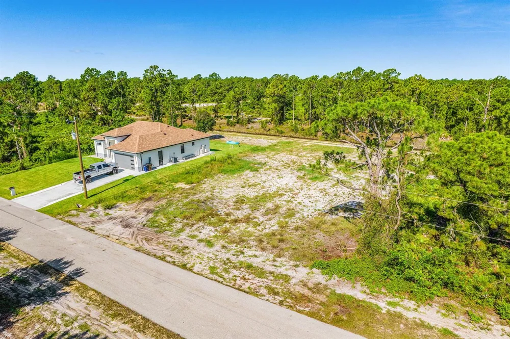 842 Genoa Avenue Lehigh Acres, FL 33974
