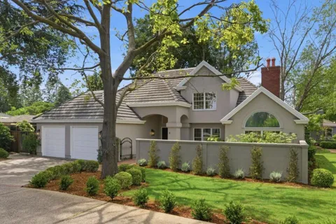 8 Almendra Lane