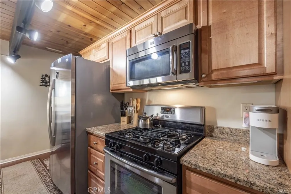 548 Moreno Lane Sugarloaf, CA 92386
