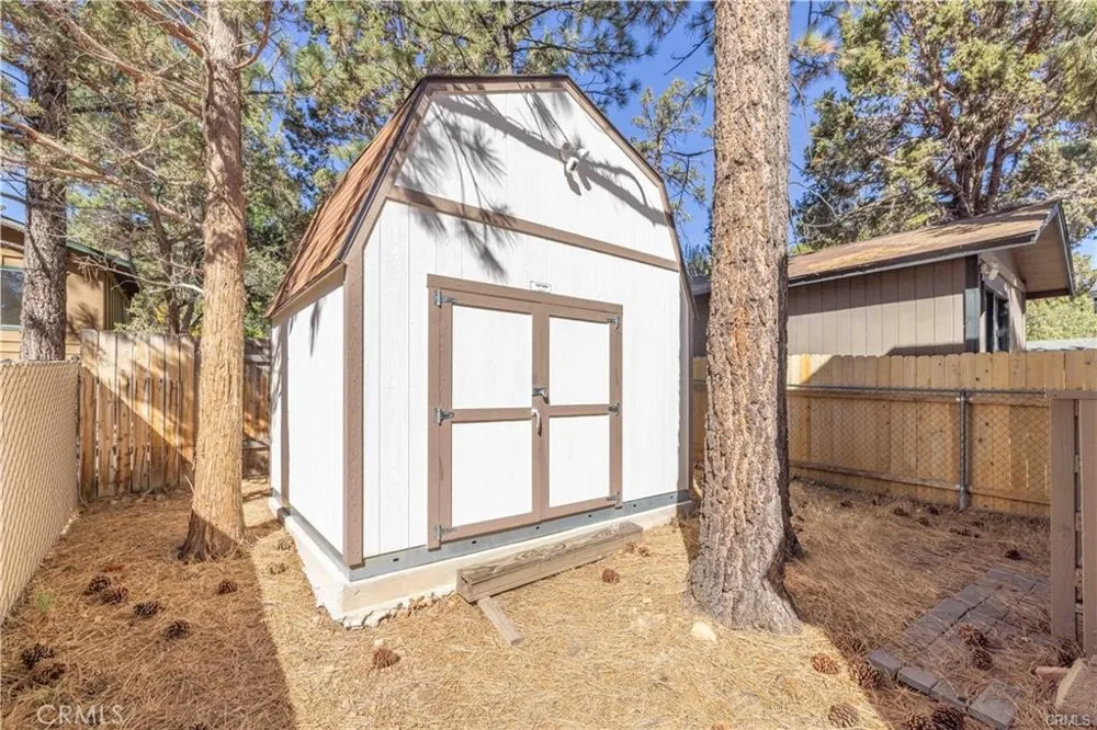 548 Moreno Lane Sugarloaf, CA 92386