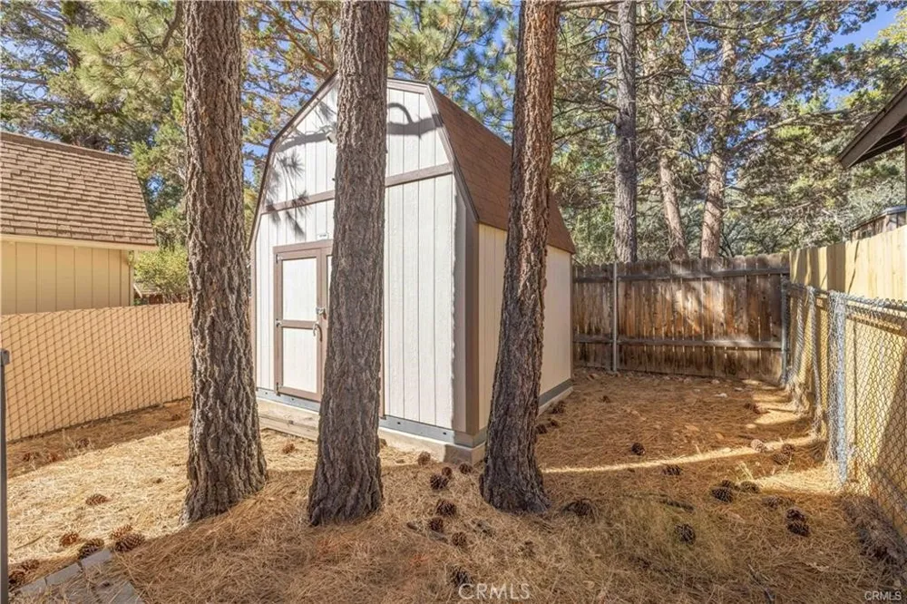548 Moreno Lane Sugarloaf, CA 92386