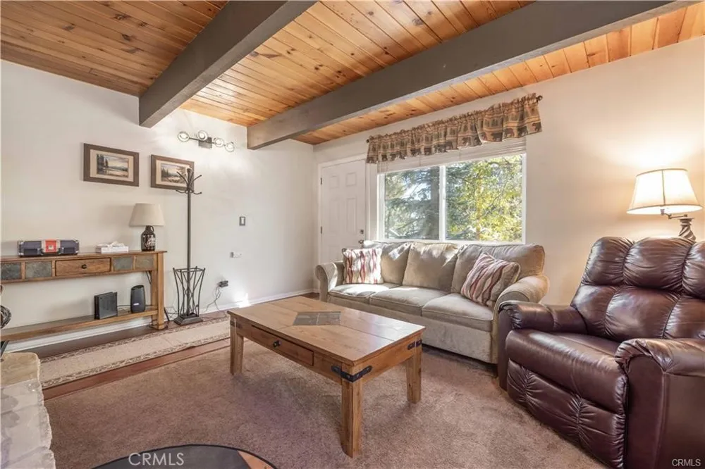 548 Moreno Lane Sugarloaf, CA 92386