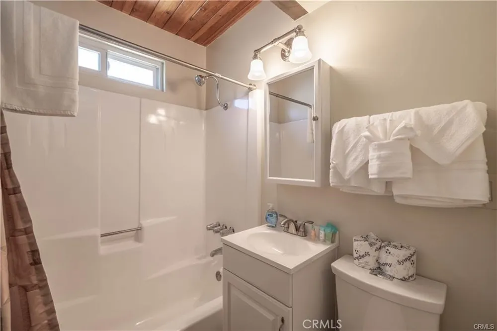 548 Moreno Lane Sugarloaf, CA 92386