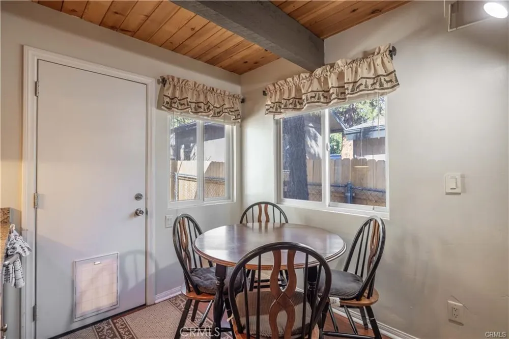 548 Moreno Lane Sugarloaf, CA 92386