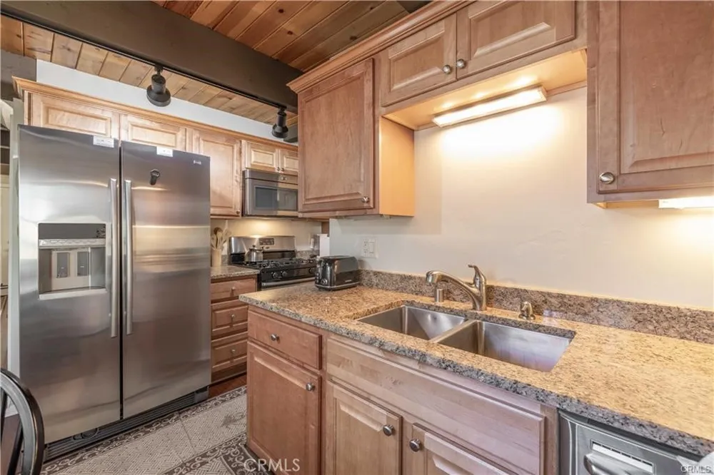 548 Moreno Lane Sugarloaf, CA 92386