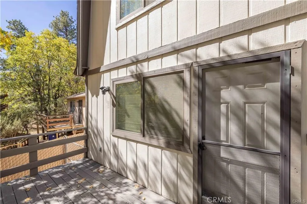 548 Moreno Lane Sugarloaf, CA 92386