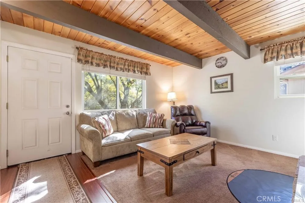 548 Moreno Lane Sugarloaf, CA 92386
