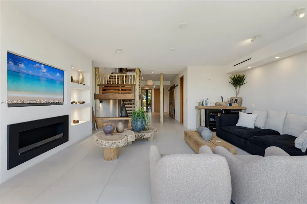 6112 Paradise Point Dr Palmetto Bay, FL 33157