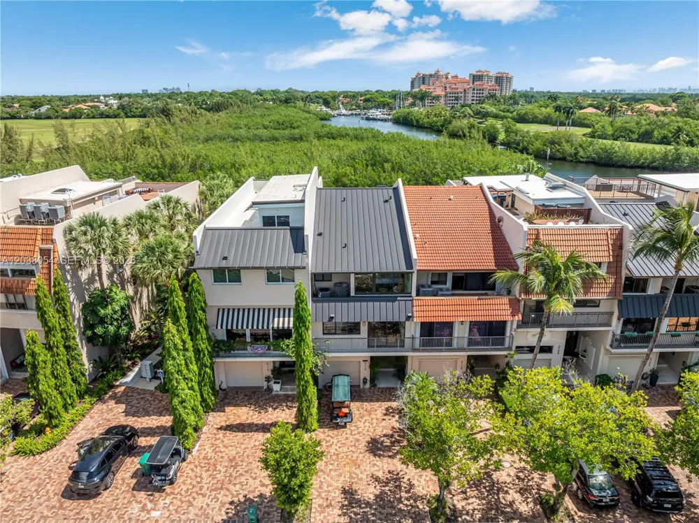 6112 Paradise Point Dr Palmetto Bay, FL 33157
