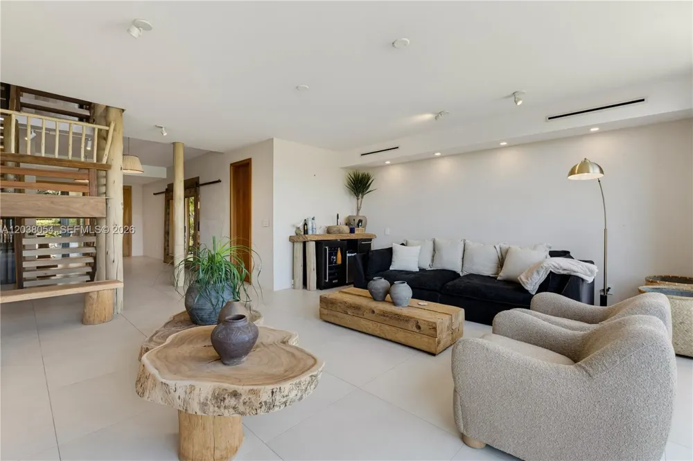 6112 Paradise Point Dr Palmetto Bay, FL 33157