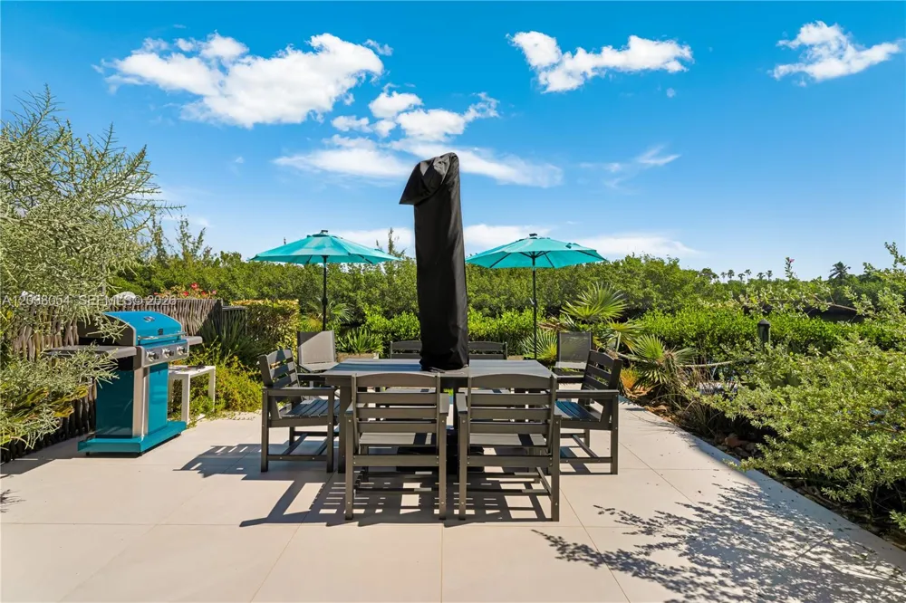 6112 Paradise Point Dr Palmetto Bay, FL 33157