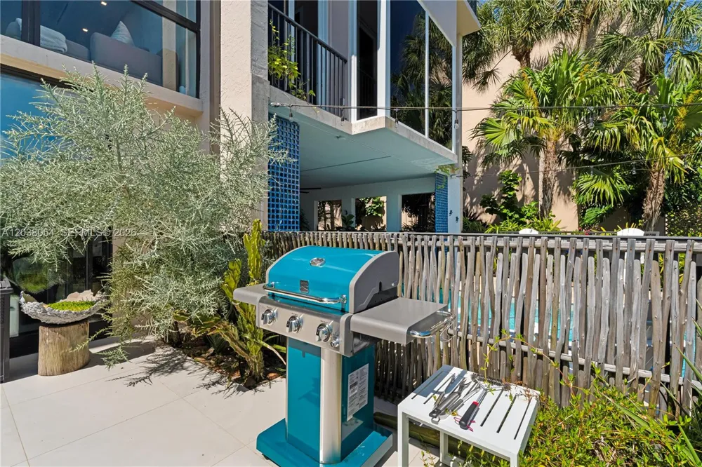 6112 Paradise Point Dr Palmetto Bay, FL 33157