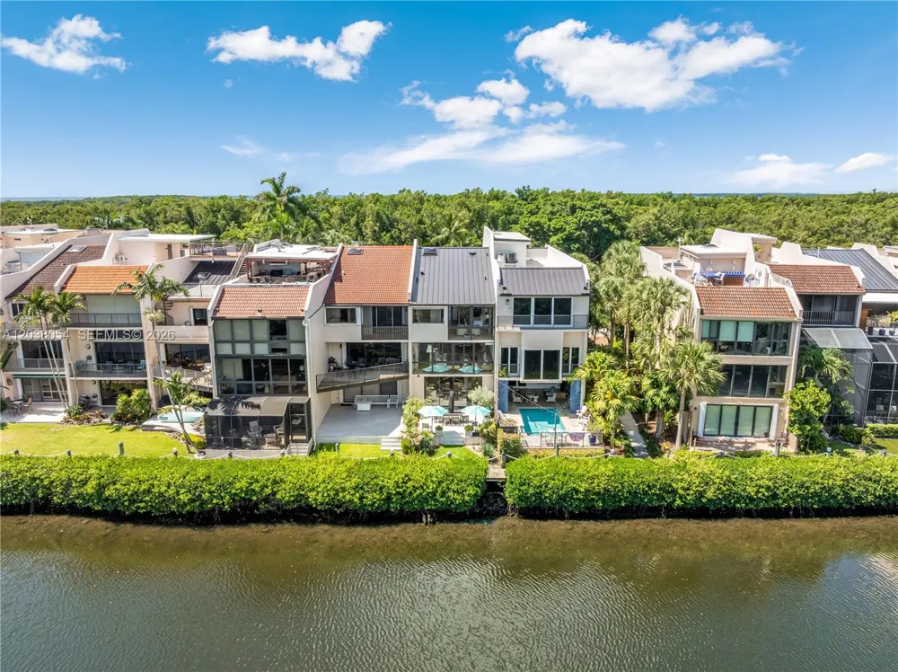 6112 Paradise Point Dr Palmetto Bay, FL 33157