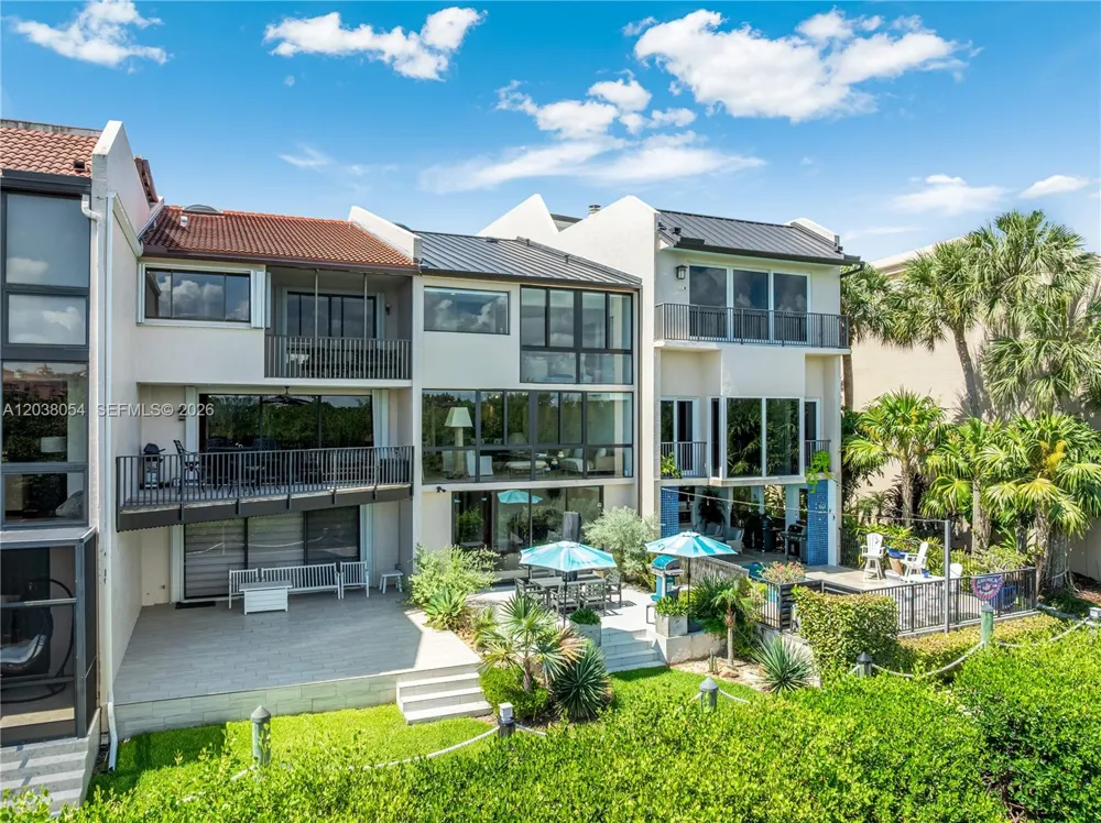 6112 Paradise Point Dr Palmetto Bay, FL 33157