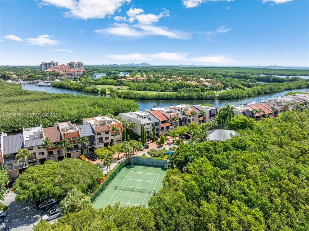 6112 Paradise Point Dr Palmetto Bay, FL 33157