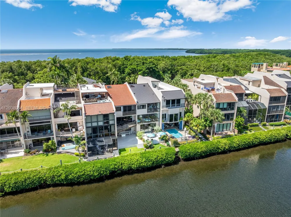 6112 Paradise Point Dr Palmetto Bay, FL 33157