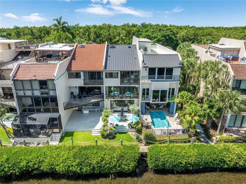 6112 Paradise Point Dr Palmetto Bay, FL 33157