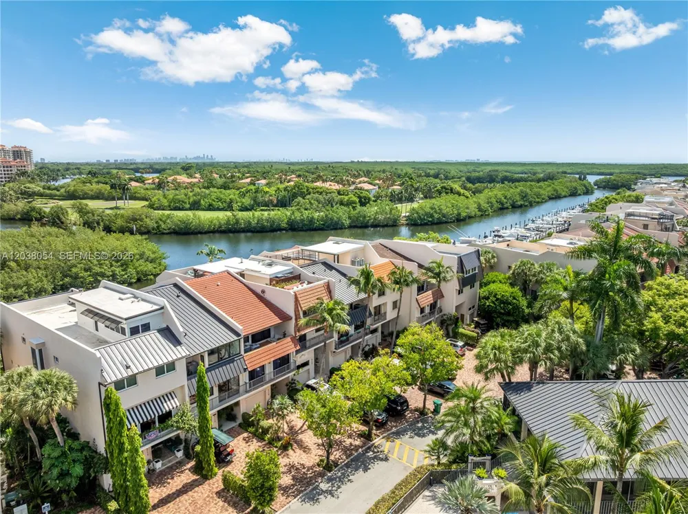 6112 Paradise Point Dr Palmetto Bay, FL 33157
