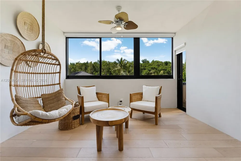 6112 Paradise Point Dr Palmetto Bay, FL 33157