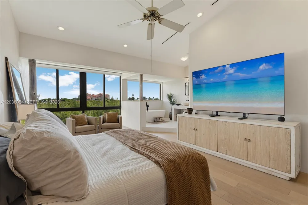 6112 Paradise Point Dr Palmetto Bay, FL 33157