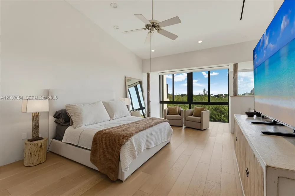 6112 Paradise Point Dr Palmetto Bay, FL 33157