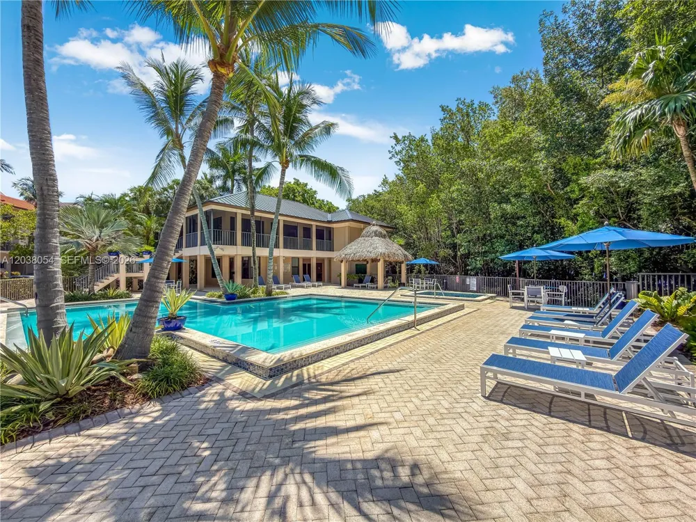 6112 Paradise Point Dr Palmetto Bay, FL 33157
