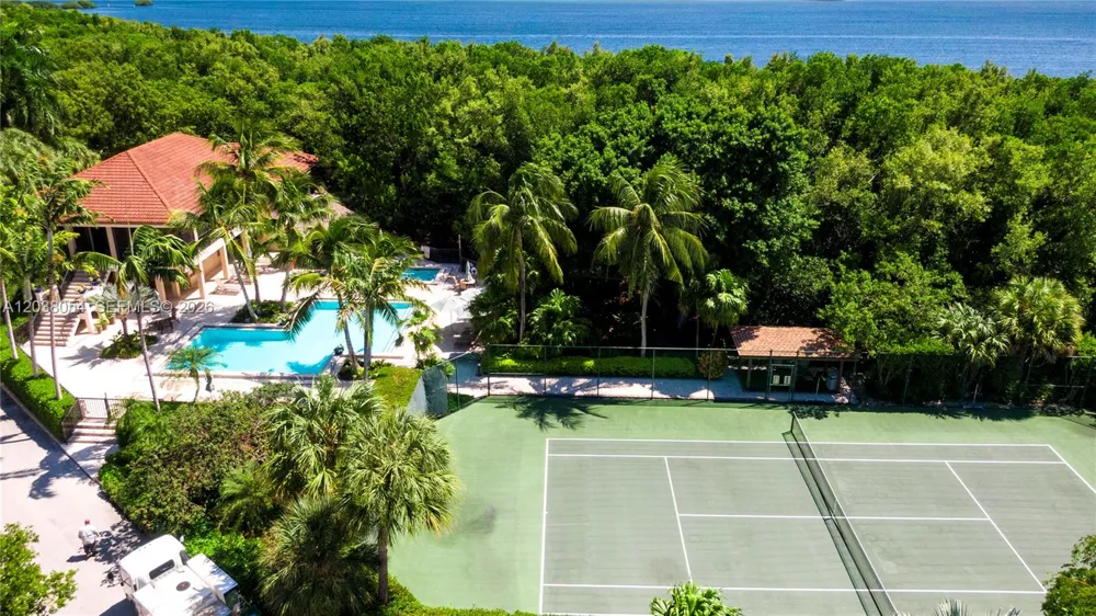 6112 Paradise Point Dr Palmetto Bay, FL 33157