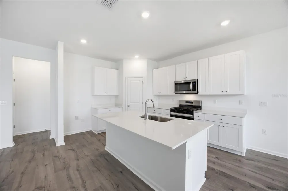 6209 SANDERS GROVE CIRCLE Okahumpka, FL 34762