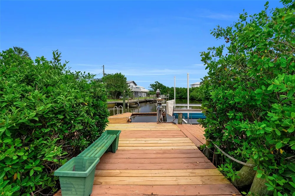 332 SHORE DRIVE Ellenton, FL 34222