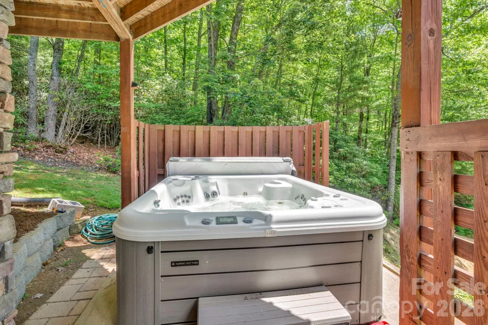 328 Nile Park Drive Blowing Rock, NC 28605