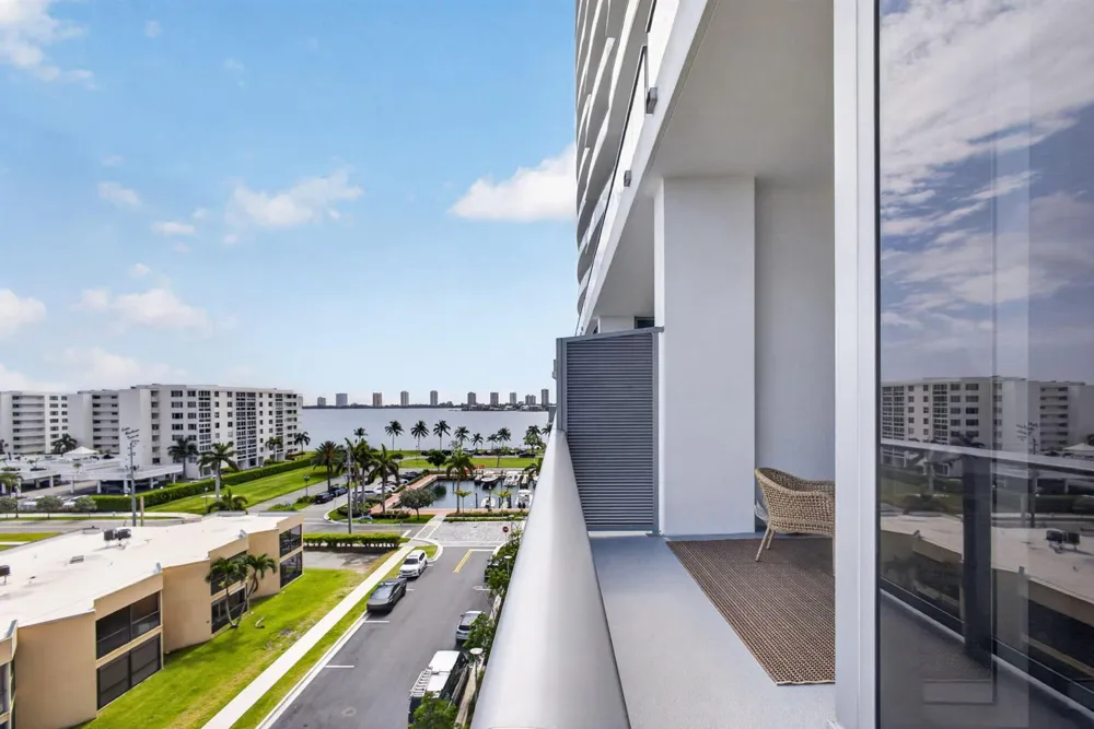 220 Lake Shore Drive #613 Lake Park, FL 33403
