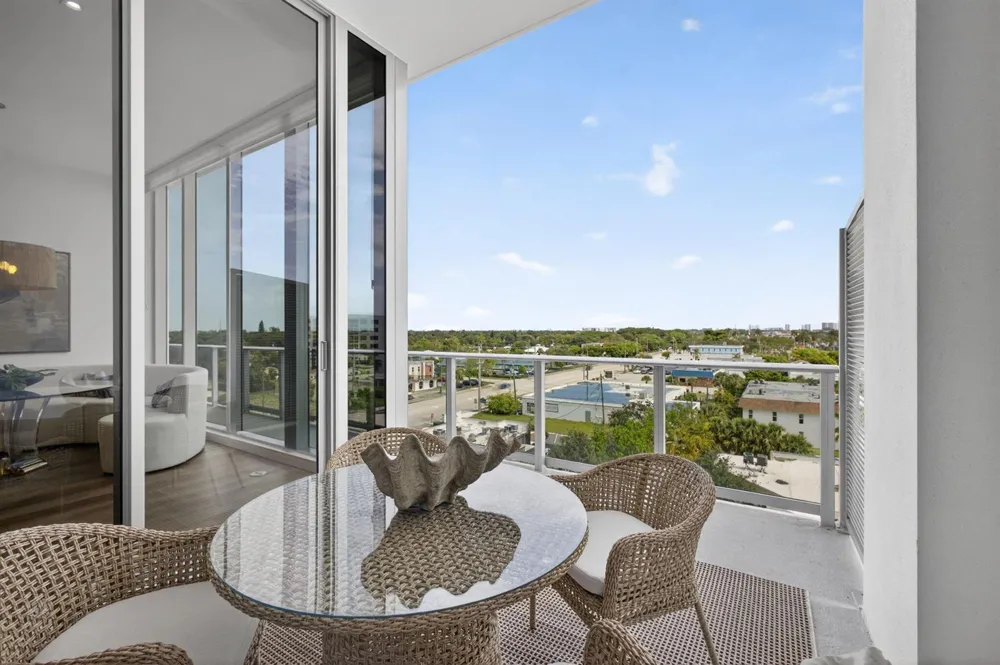 220 Lake Shore Drive #613 Lake Park, FL 33403