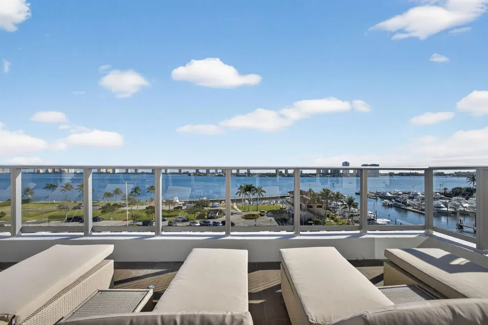 220 Lake Shore Drive #613 Lake Park, FL 33403
