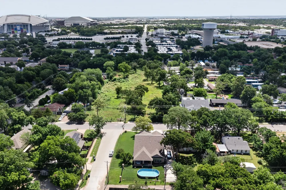 433 East Street Arlington, TX 76011