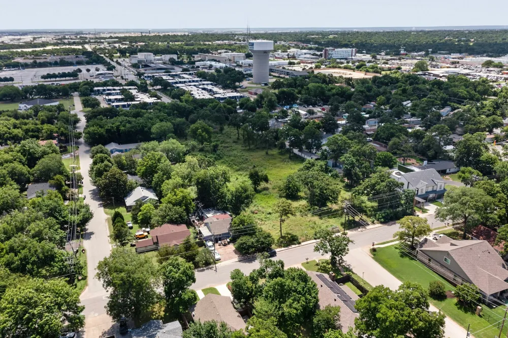 433 East Street Arlington, TX 76011