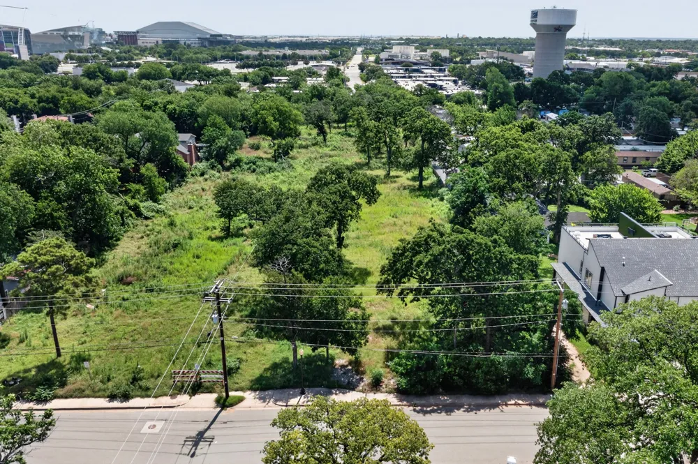433 East Street Arlington, TX 76011