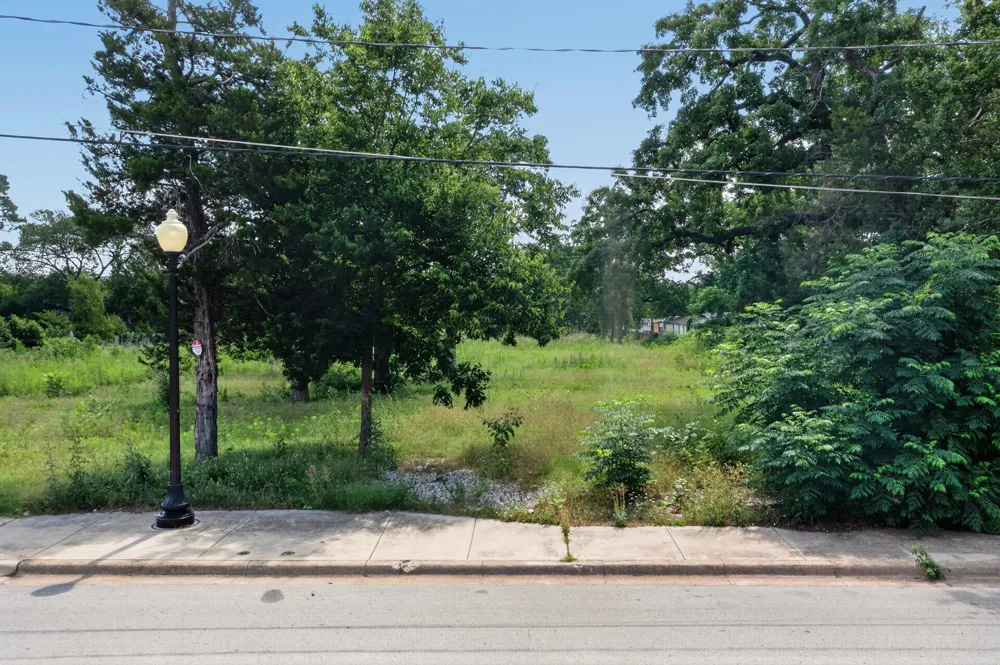 433 East Street Arlington, TX 76011