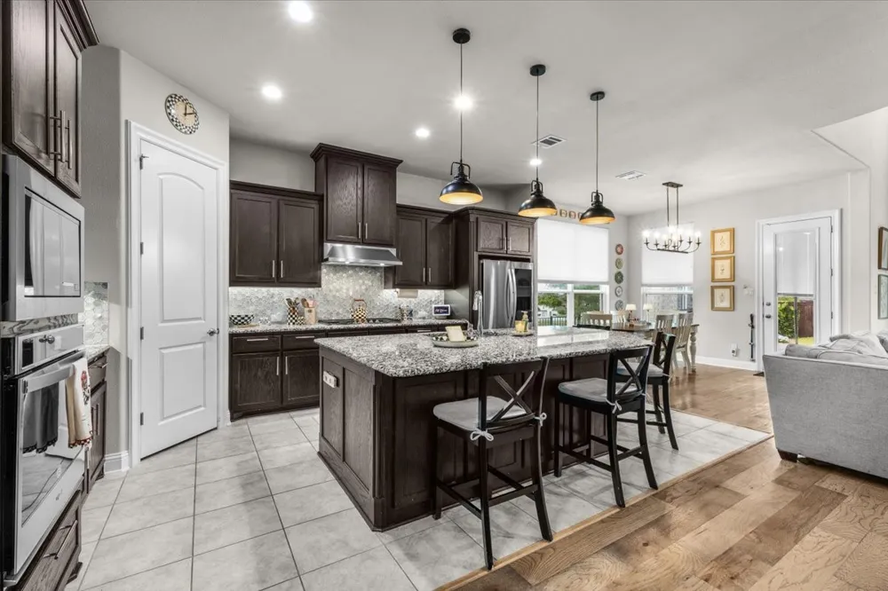 1725 Crested Ridge Road Fort Worth, TX 76008