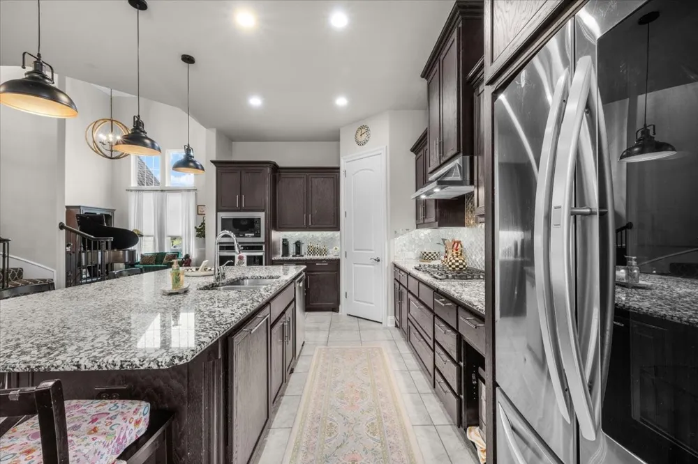 1725 Crested Ridge Road Fort Worth, TX 76008