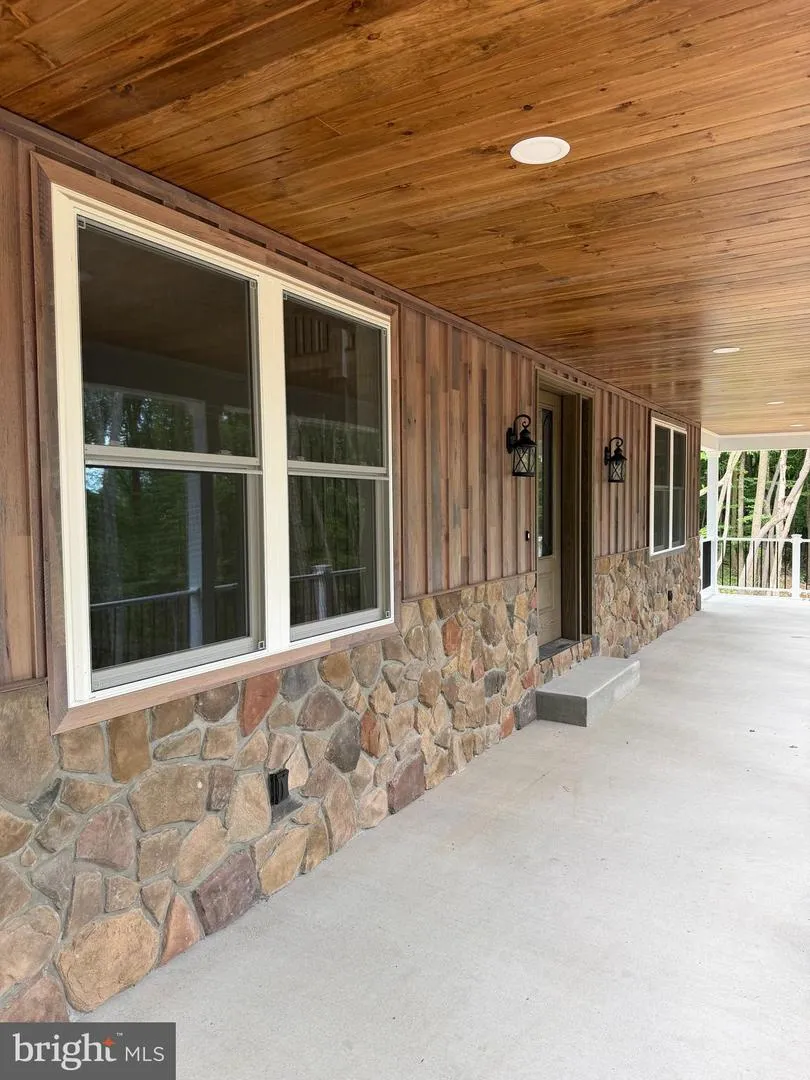 114 DRIPPING SPRING RD Morgantown, WV 26508