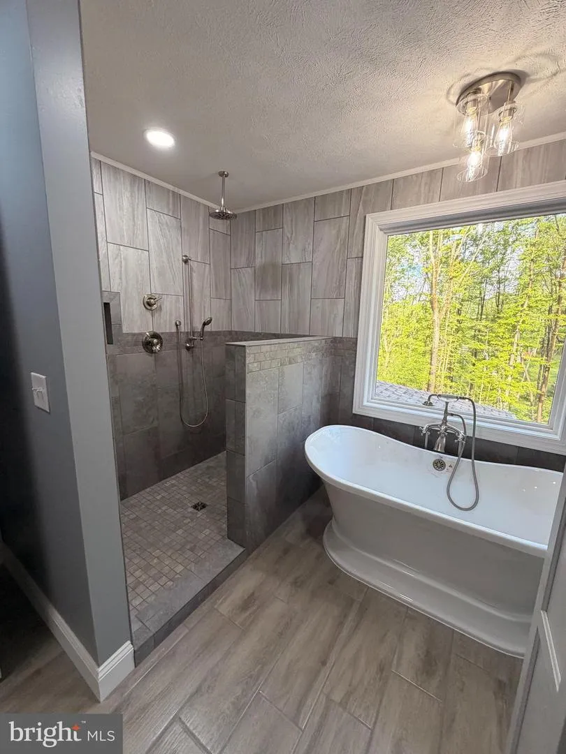 114 DRIPPING SPRING RD Morgantown, WV 26508