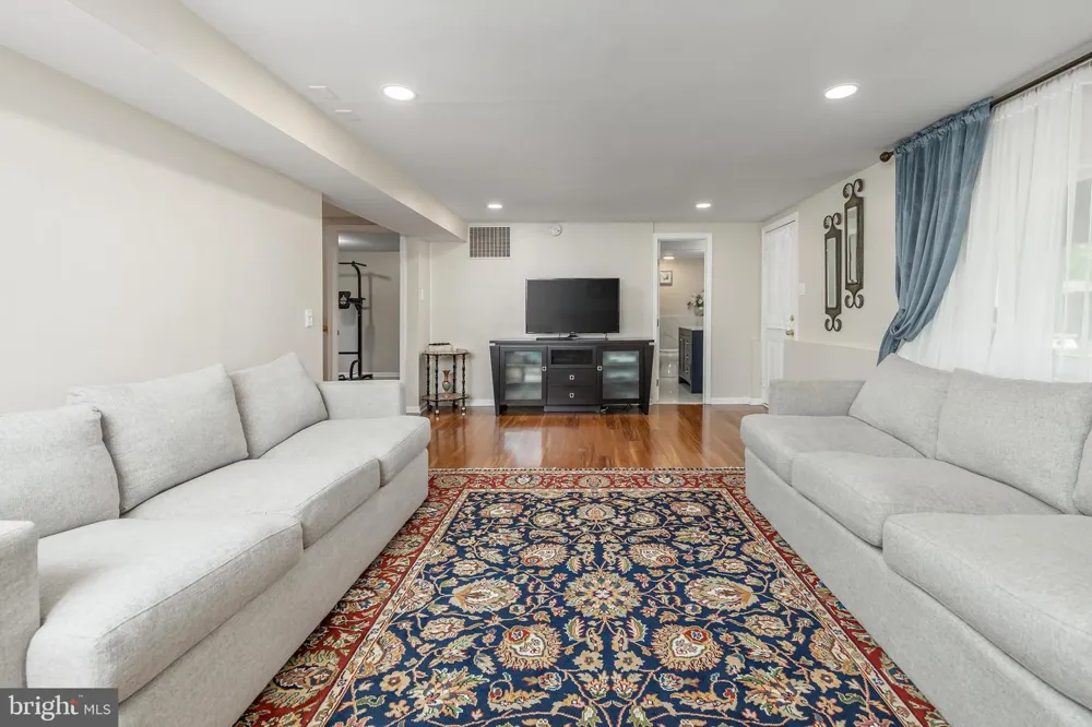 42 REGENT ROAD Cherry Hill, NJ 08003