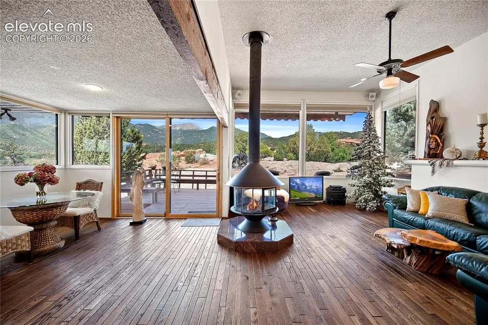 133 Via Vallecito Manitou Springs, CO 80829