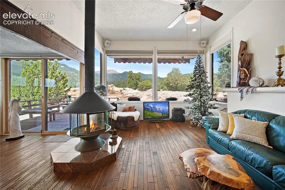 133 Via Vallecito Manitou Springs, CO 80829
