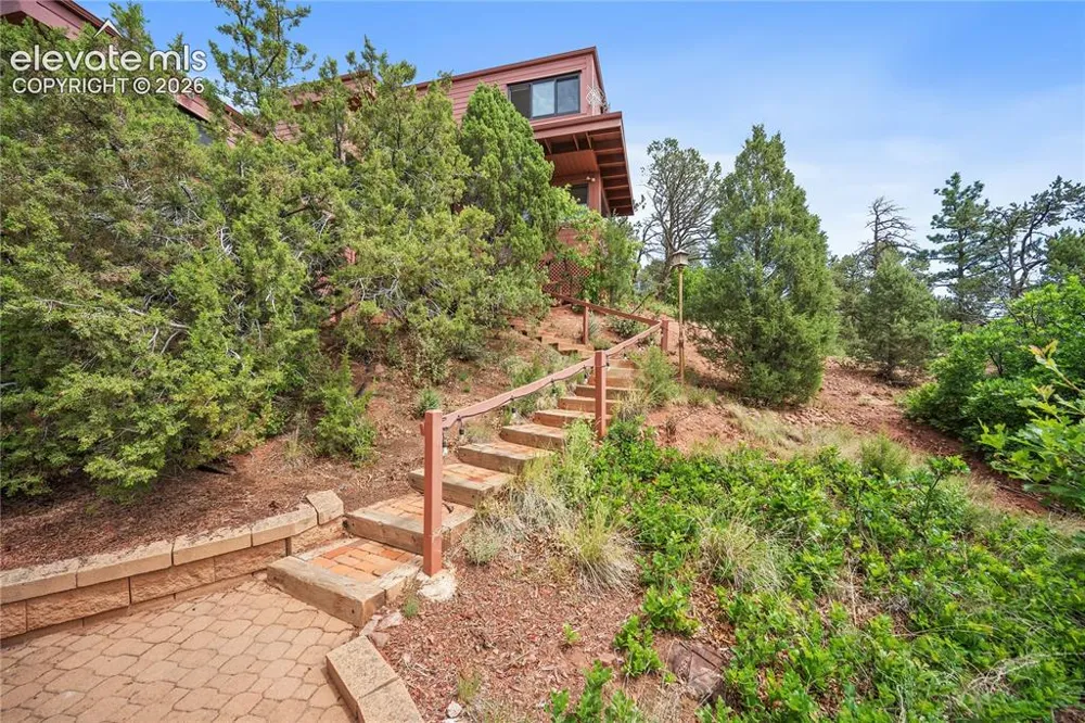 133 Via Vallecito Manitou Springs, CO 80829