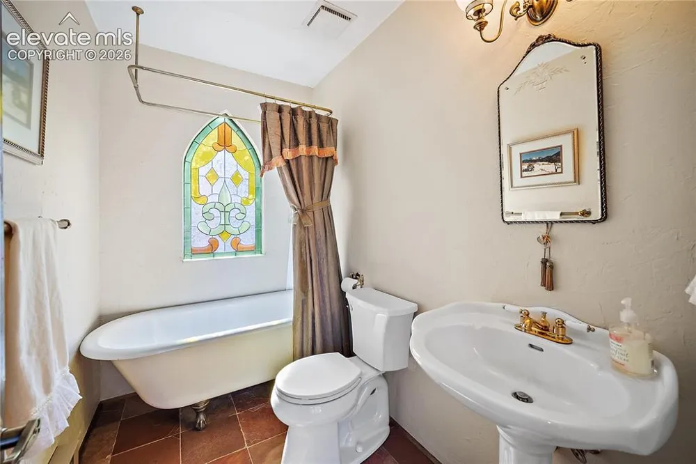 133 Via Vallecito Manitou Springs, CO 80829