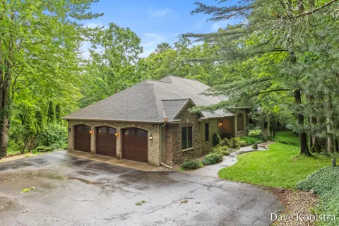 5133 Streamside Court NE