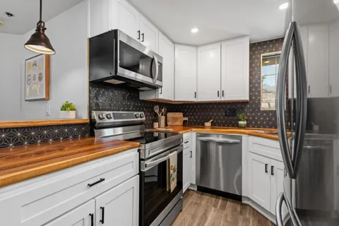 2700 Lawrence Crossley Road #105