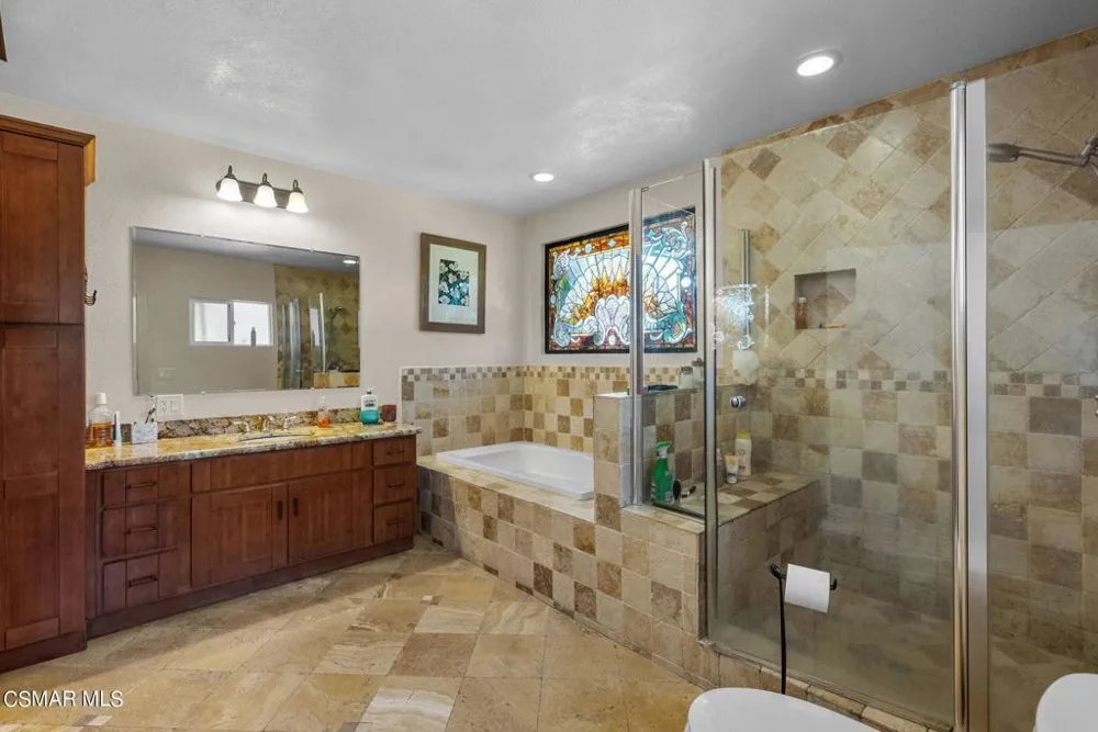 5682 Pine Grove Road Santa Paula, CA 93060